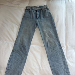 Abercrombie Ultra High Rise 90’s Straight Jean. Size 27 / 4r